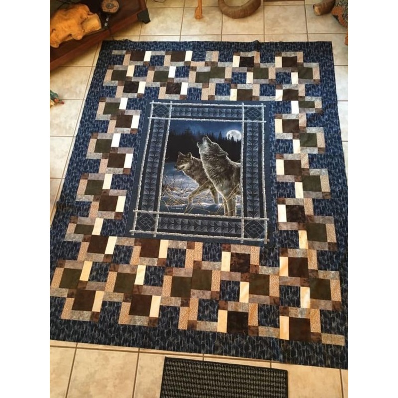 Wolf CLM0411332 Quilt Blanket