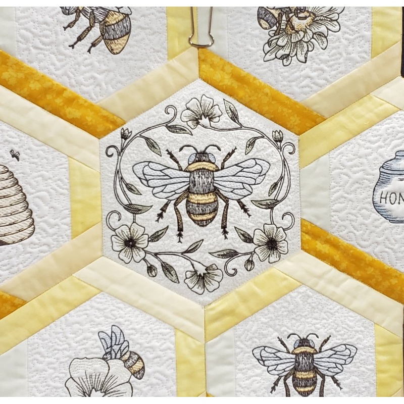 Bee CLM30110069Q Quilt Blanket