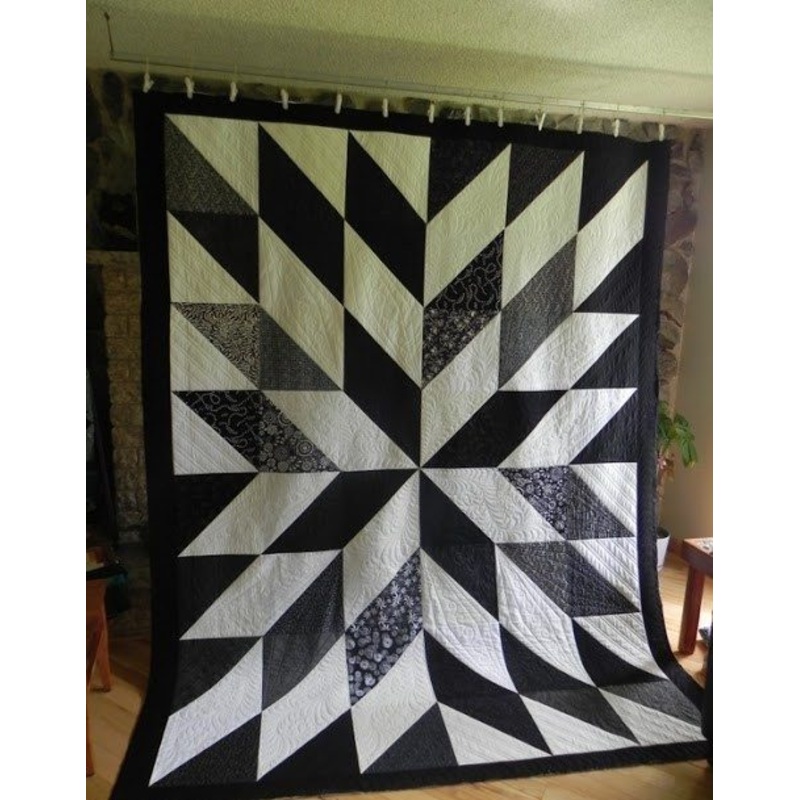 Black and White CLM200656 Quilt Blanket